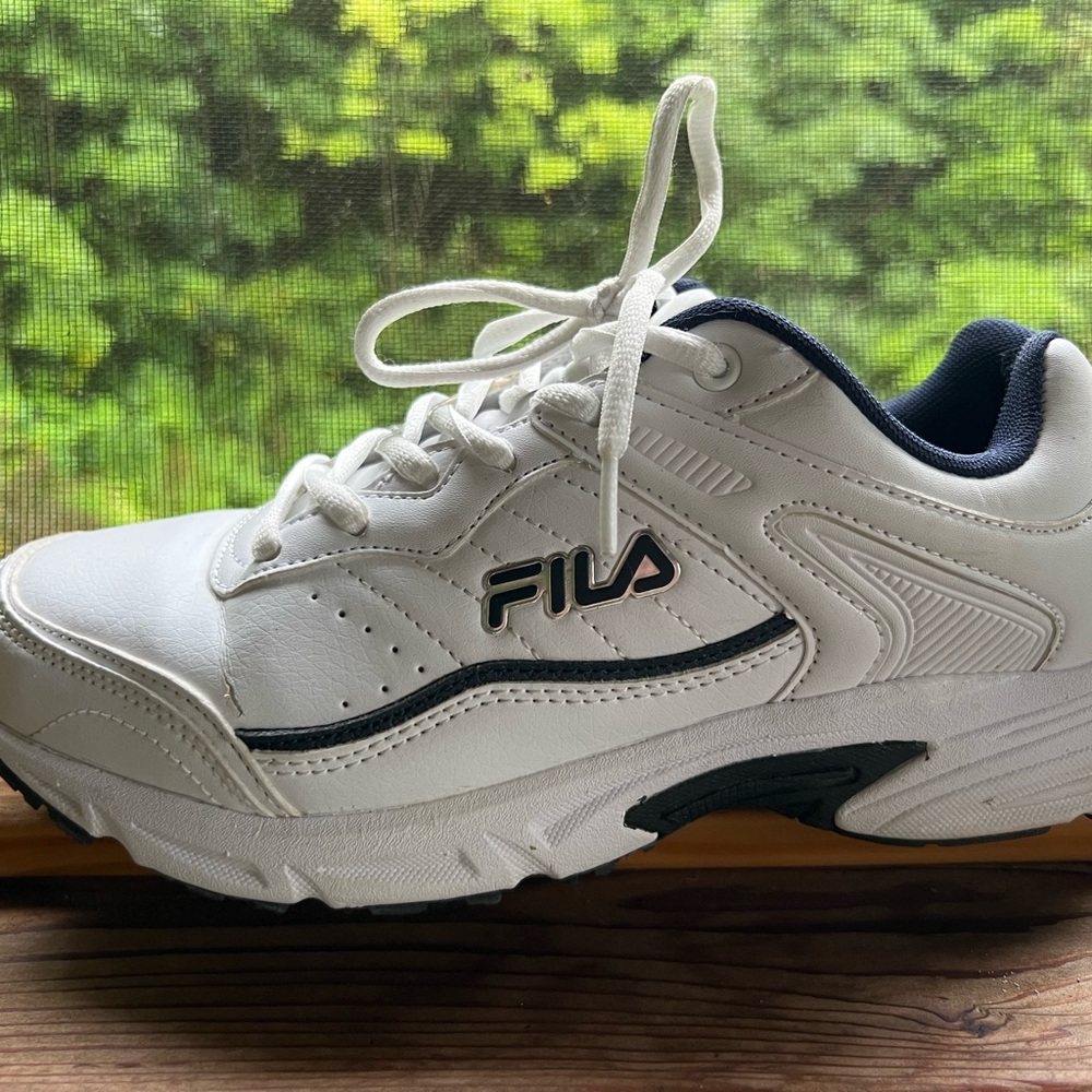 Fila White and Navy Sneakers size 8